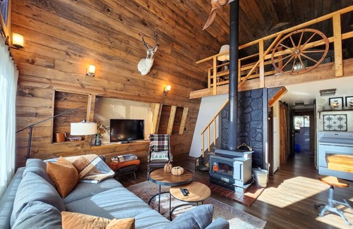 Meadow View Heights Cabin | Cozy Cabin near Bryce and Zion sleeps 4 adults max