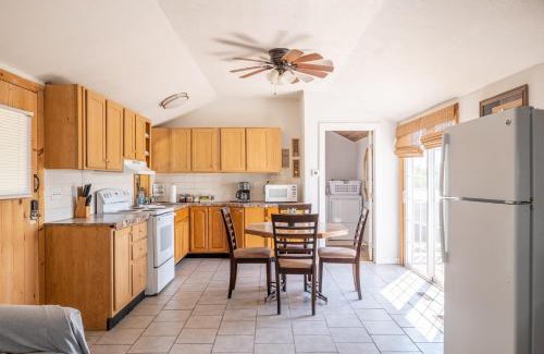 Williamstown House | Cozy Cabin near Ark! Adam and Eve's Retreat