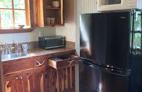 Central Cabin | Cozy cabin near Clemson, Duke Energy and Lakes Hartwell and Keowee