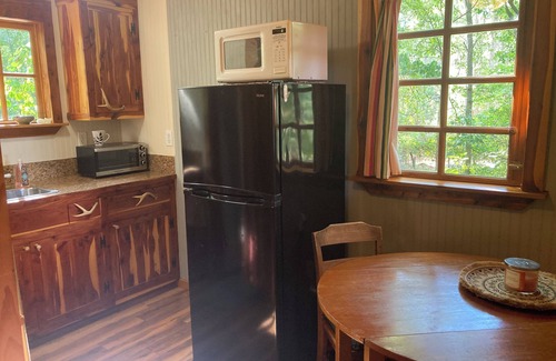 Central Cabin | Cozy cabin near Clemson, Duke Energy and Lakes Hartwell and Keowee