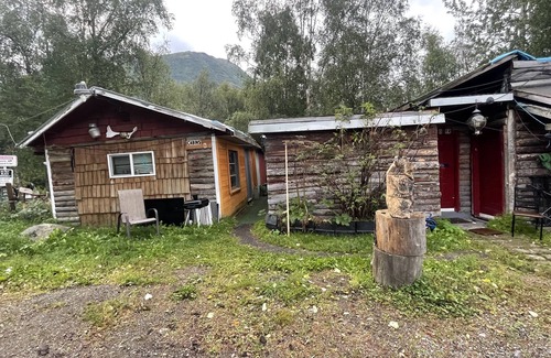 Bird Creek Cabin | Cozy cabin near Girdwood breathtaking views coastal bike trail private escape