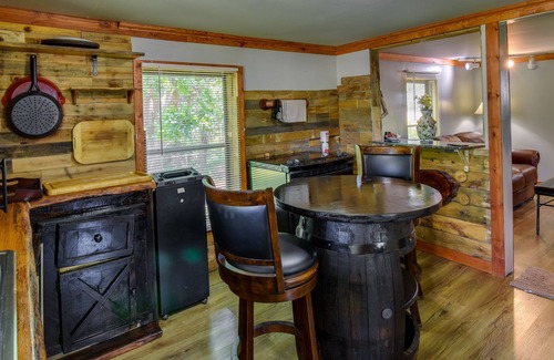 Anderson Cabin | Cozy Cabin Near Lake Hartwell & Clemson University