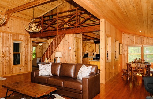 Lakemont Cabin | Cozy cabin near Lake Rabun and Clayton. Dog friendly!
