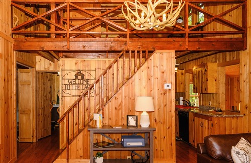 Lakemont Cabin | Cozy cabin near Lake Rabun and Clayton. Dog friendly!