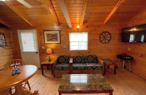 Senecaville Cabin | Cozy Cabin near Seneca Lake