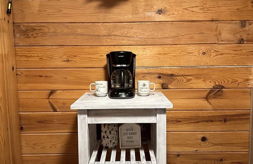Wellston Cabin | Cozy Cabin near Tippy Dam -Pet Friendly by Janix Escapes