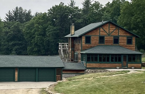 Mineral Point Cabin | Cozy cabin nestled in the hills of SW Wisconsin near the Cheese Country Trail!