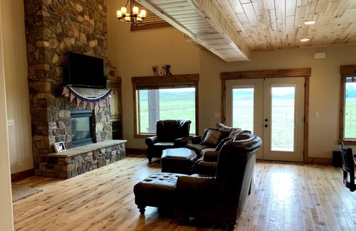 Clark County Cabin | Cozy Cabin nestled at the base of the mountains in Kilgore, Idaho