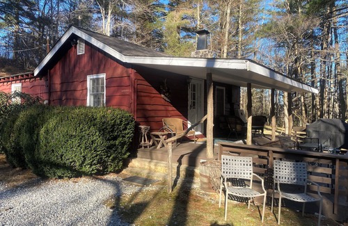 Highlands Cabin | Cozy Cabin nestled by a Babbling Brook located between Highlands and Cashiers.