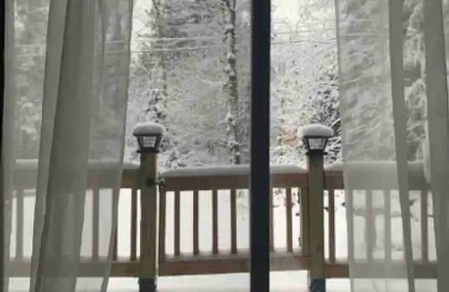 Bath House | Cozy cabin nestled in the White Mountainsnn