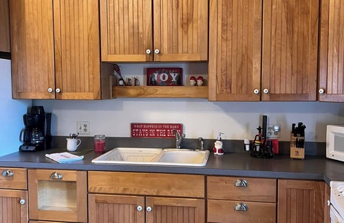 Maysville Cabin | Cozy Cabin, nestled on a 200 acre Horse Farm - family and pet friendly.