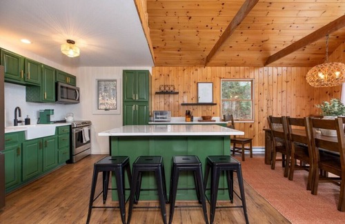 North Lake George Cabin | Cozy Cabin Newly Renovated