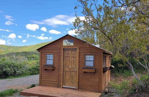 Collbran Cabin | Cozy Cabin next to the Lake