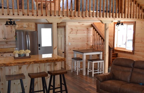 Pepin Cabin | Cozy cabin next to winery!