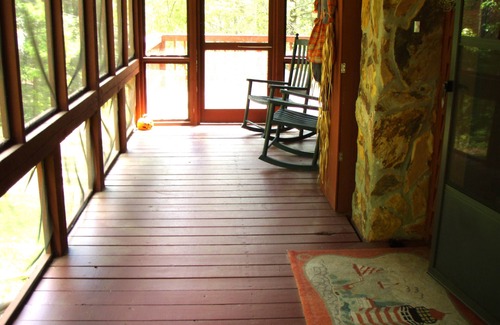Blairsville Cabin | Cozy Cabin North GA Mountain - Pet Friendly!