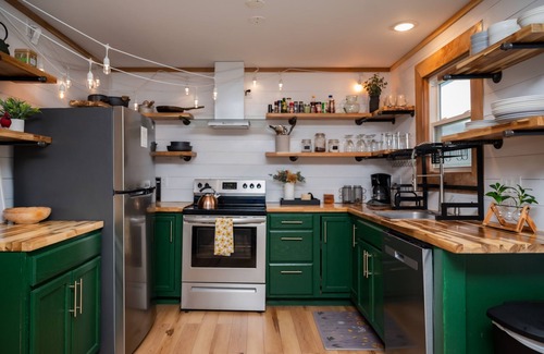 Martinsville Apartment | Cozy Cabin on Lake Front With Hot tub Firepit