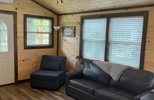 Florence House | Cozy Cabin on shoal creek