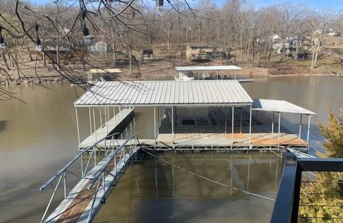 Osage Beach Cabin | Cozy Cabin on the Lake! Sleeps 2 @ Jacks Shack!