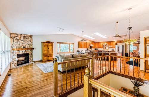 Topton Cabin | Cozy Cabin on the River