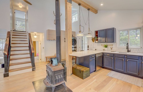 Idaho Springs Cabin | Cozy Cabin on the River Hot Tub Beach