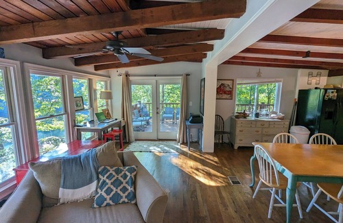 Gainesville Cabin | Cozy Cabin on the Water in Quiet Cove on Lake Lanier Near Gainesville Marina