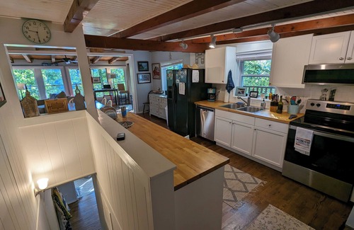 Gainesville Cabin | Cozy Cabin on the Water in Quiet Cove on Lake Lanier Near Gainesville Marina