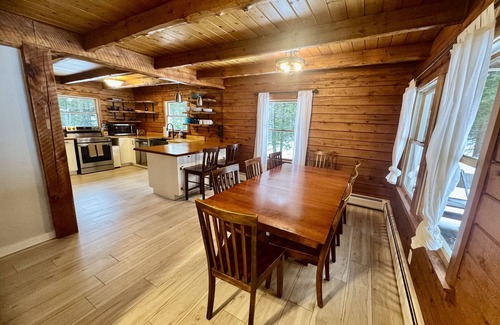 Moscow Cabin | Cozy Cabin on the Stowe line!