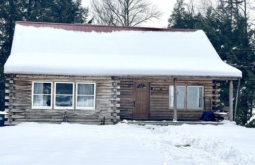 Moscow Cabin | Cozy Cabin on the Stowe line!