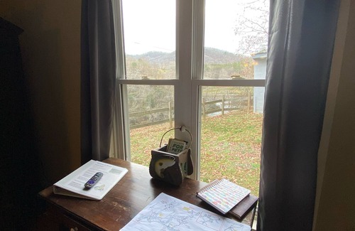 Sylva Cabin | Cozy Cabin Overlooking Tuckaseegee River Sylva, NC 28779