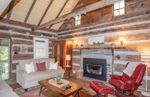 Fleetwood House | Cozy Cabin Overlooking Close to Boone and West Jefferson