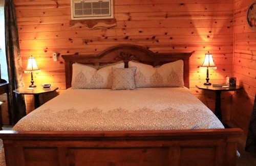 Eureka Springs House | Cozy Cabin Retreat Close to Rivers and Lakes in Eureka Springs, Arkansas