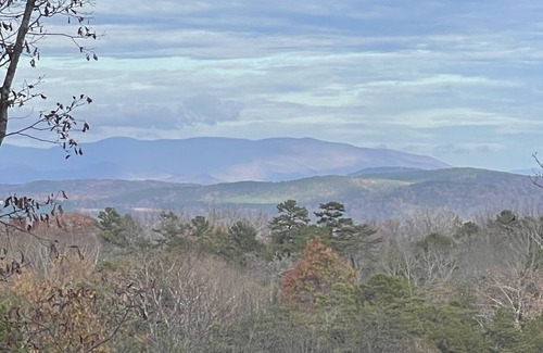 Ranger Cabin | Cozy Cabin Retreat with STUNNING MOUNTAIN views and HOT TUB!