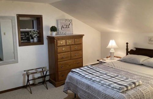 Tyrone House | Cozy Cabin--Sinking Valley Retreat Suite 3