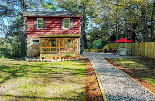 Milford Cabin | Cozy Cabin Steps from the Delaware River