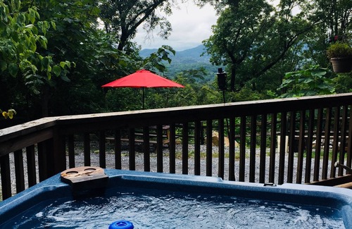 Newport Cabin | Cozy Cabin Tucked Away on the Mountain Side, Pet Friendly, Hot Tub, Lovely Views