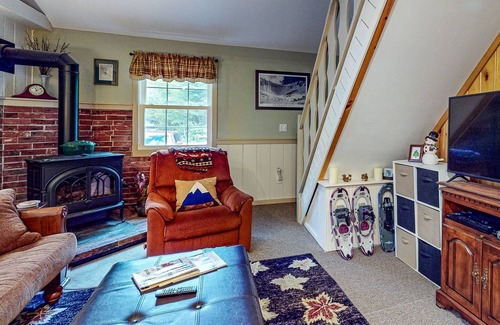 Carrabassett Valley House | Cozy cabin with fireplace - walk to town pool and Maine Trails & Huts