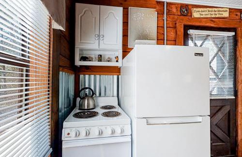 Sevierville Hotel | Cozy Cabin