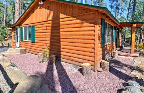 Ponderosa Park Cabin | Cozy Cabin w/ AC & Deck, 5 Mi to Downtown Prescott