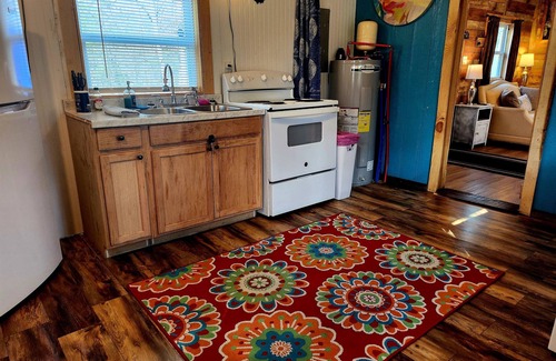 Mammoth Cave Cabin | Cozy Cabin w/Hot Tub On Private Covered Deck Overlooking Hundreds of Tall Pines