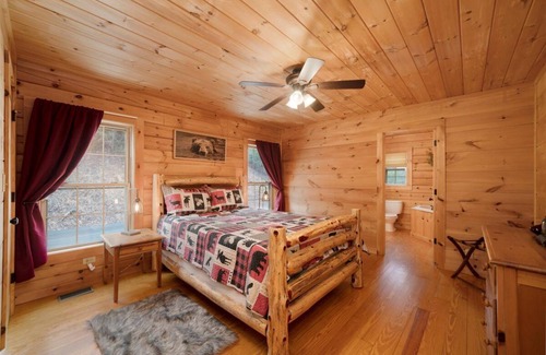 Blairsville Cabin | Cozy Cabin W/Hot Tub, Pool Table, and Fire Pit