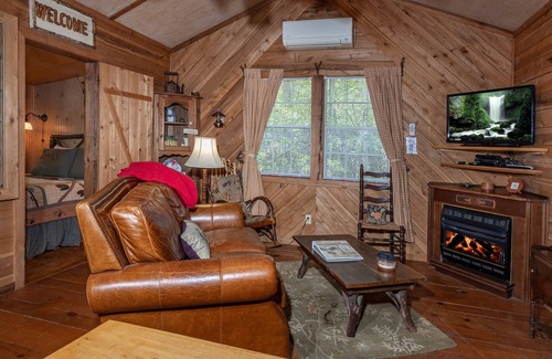 Lake Toxaway Cabin | Cozy Cabin w/Pickleball and Tennis On Site