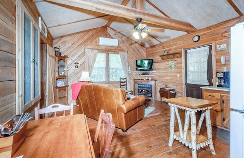 Lake Toxaway Cabin | Cozy Cabin w/Pickleball and Tennis On Site
