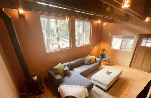 Crestline Cabin | Cozy Cabin w/ Views-HOT TUB! Family Dog Friendly!