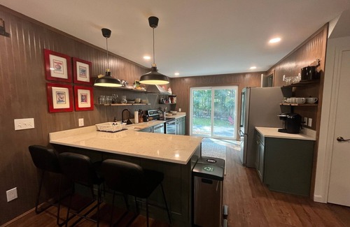 Manchester Center Cabin | Cozy Cabin - walking distance to town and 10 minutes to Bromley. Pet friendly!