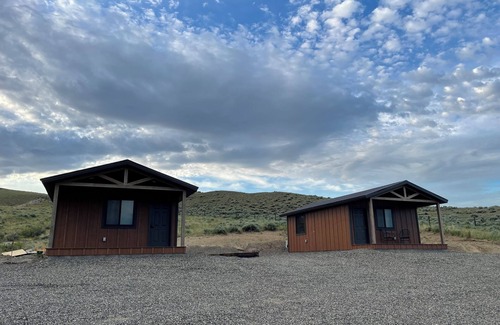 Cody Cabin | Cozy cabin with 1 bedroom, 1 bathroom, WiFi and AC in beautiful Cody, Wyoming