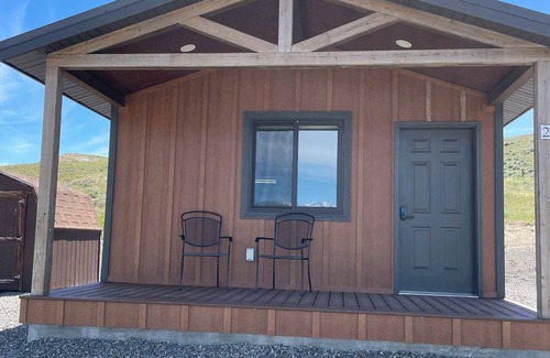 Cody Cabin | Cozy cabin with 1 bedroom, 1 bath wifi and ac in beautiful Cody Wy.