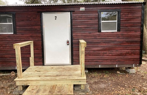 Hyde Park Cabin | Cozy cabin with AC in lovely Jacksonville