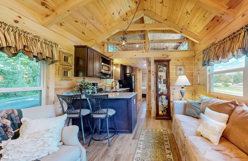Mars Hill Cabin | Cozy cabin with amazing views, private hot tub, & covered porch. Nearby skiing.