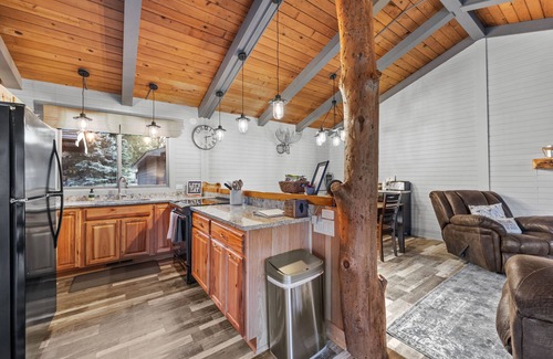 Mauston House | Cozy cabin with Castle Rock Lake access! 30 minutes from Wisconsin Dells!