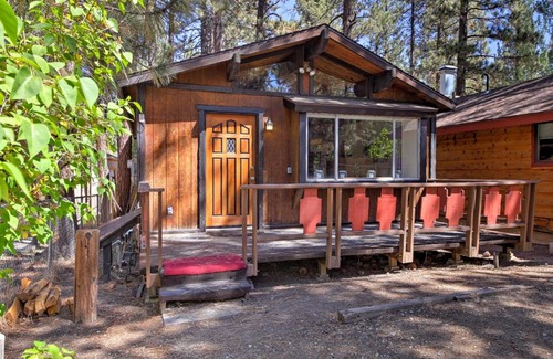 Big Bear City House | Cozy Cabin with Deck and Fireplace in Big Bear!